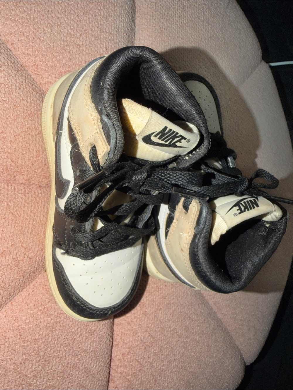 Nike Kids Black and Beige Low-Top Sneakers